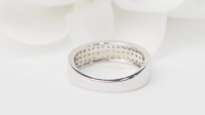 Bague ruban en or blanc et diamants