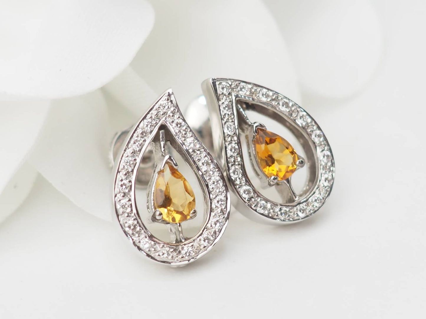 Boucles d'oreilles en or blanc, citrines et diamants