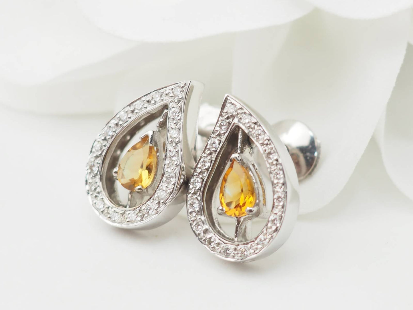 Boucles d'oreilles en or blanc, citrines et diamants