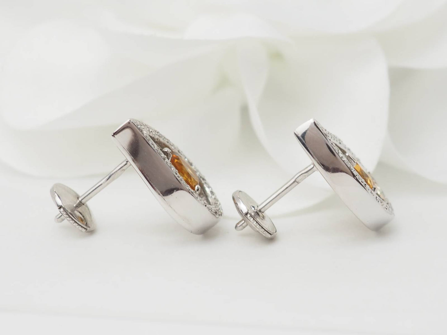 Boucles d'oreilles en or blanc, citrines et diamants