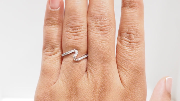 Bague Zig Zag en or blanc et diamants
