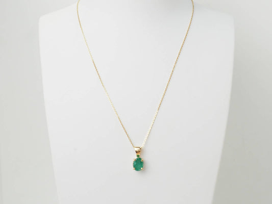 Collier solitaire en or jaune et émeraude