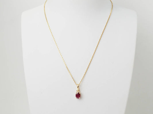 Collier solitaire en or jaune et rubis