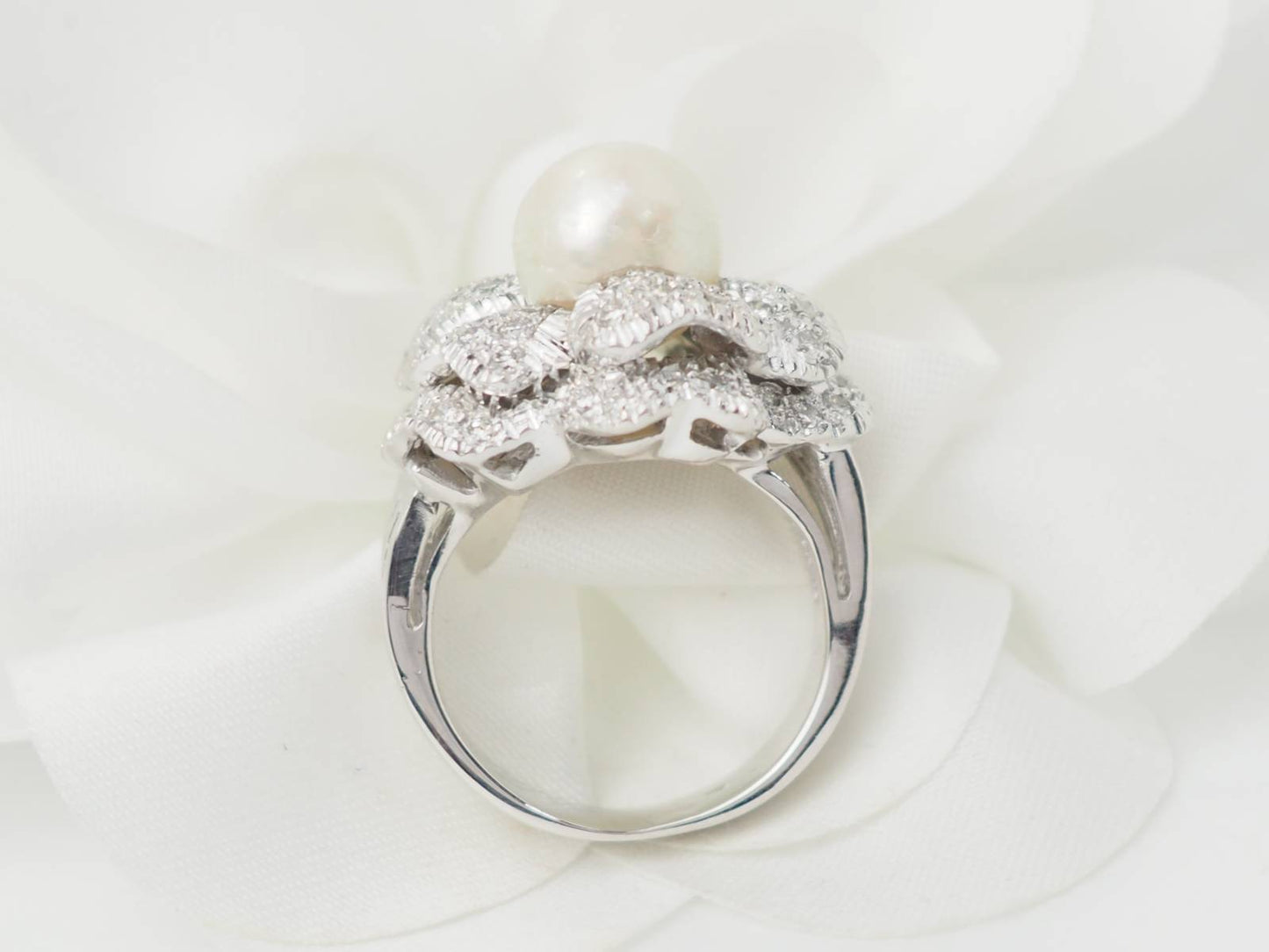 Bague Fleur en or blanc, perle de culture et diamants