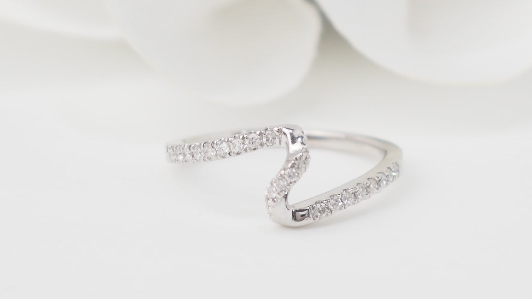 Bague Zig Zag en or blanc et diamants