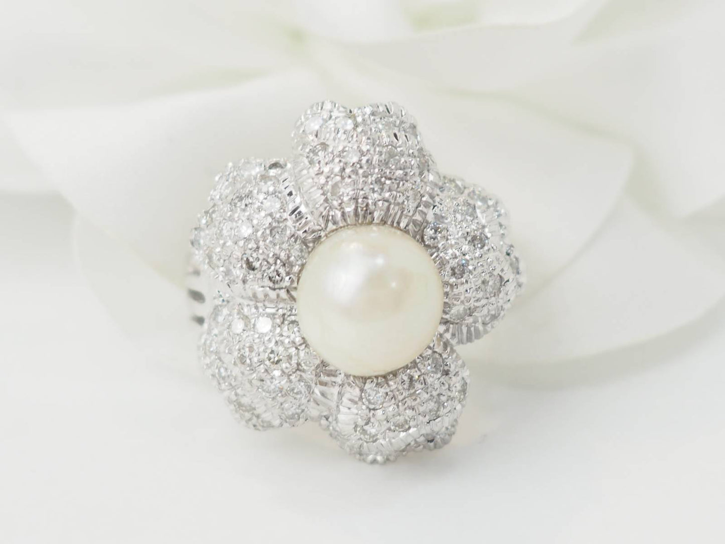 Bague Fleur en or blanc, perle de culture et diamants