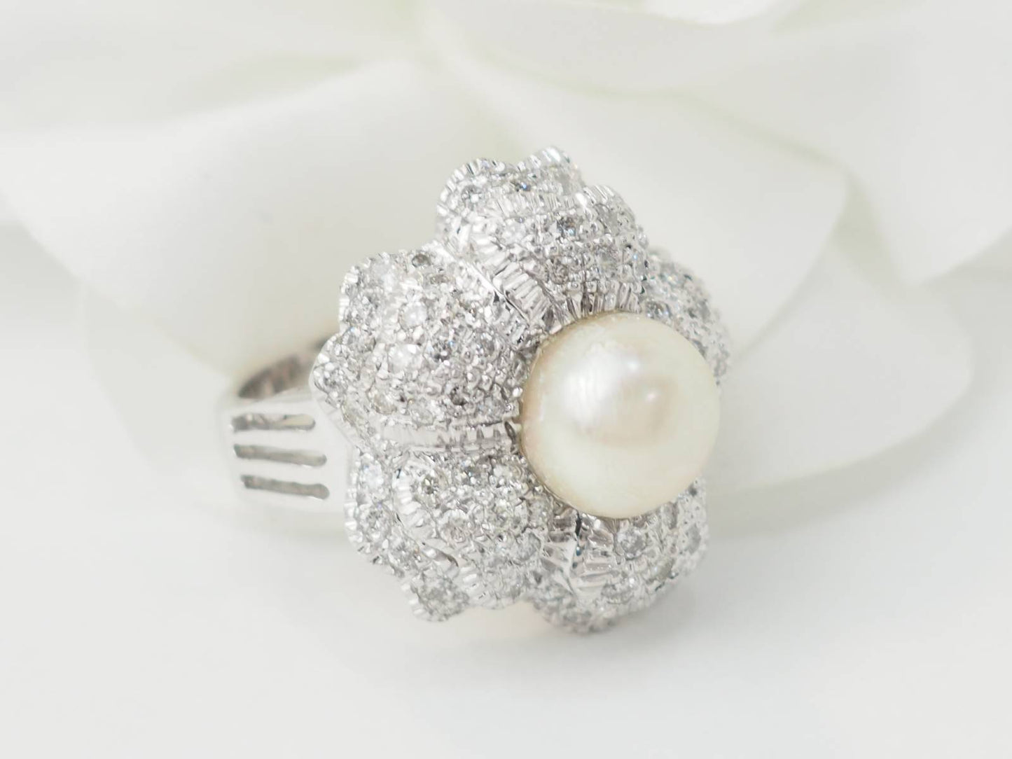 Bague Fleur en or blanc, perle de culture et diamants