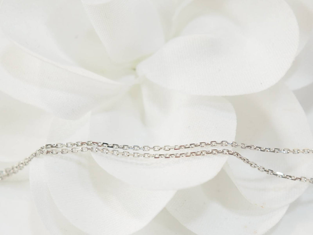 Collier solitaire en or blanc et saphir
