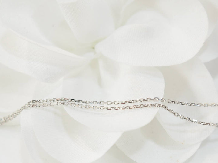 Collier solitaire en or blanc et saphir