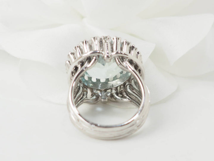 Bague importante en or blanc, platine, aigue marine et diamants