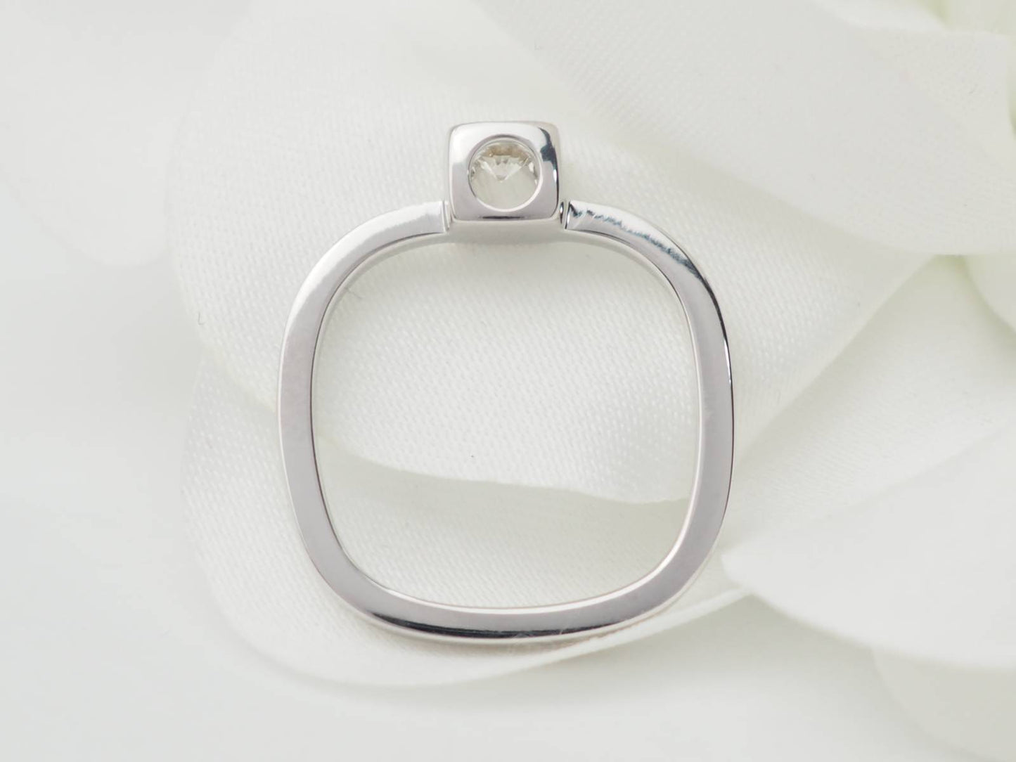 Bague Dinh Van Cube en or blanc et diamants