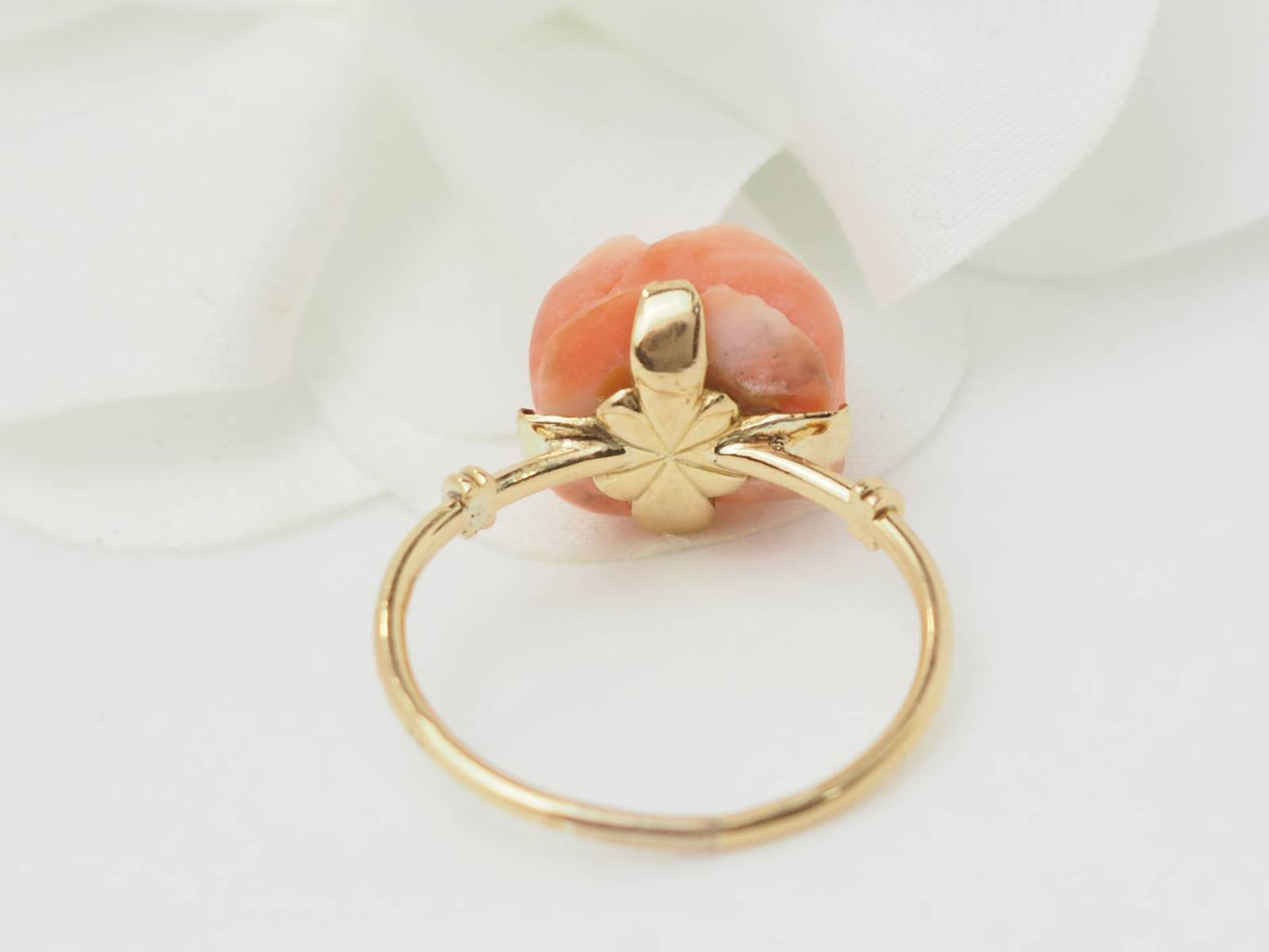 Bague Fleur en or jaune et corail