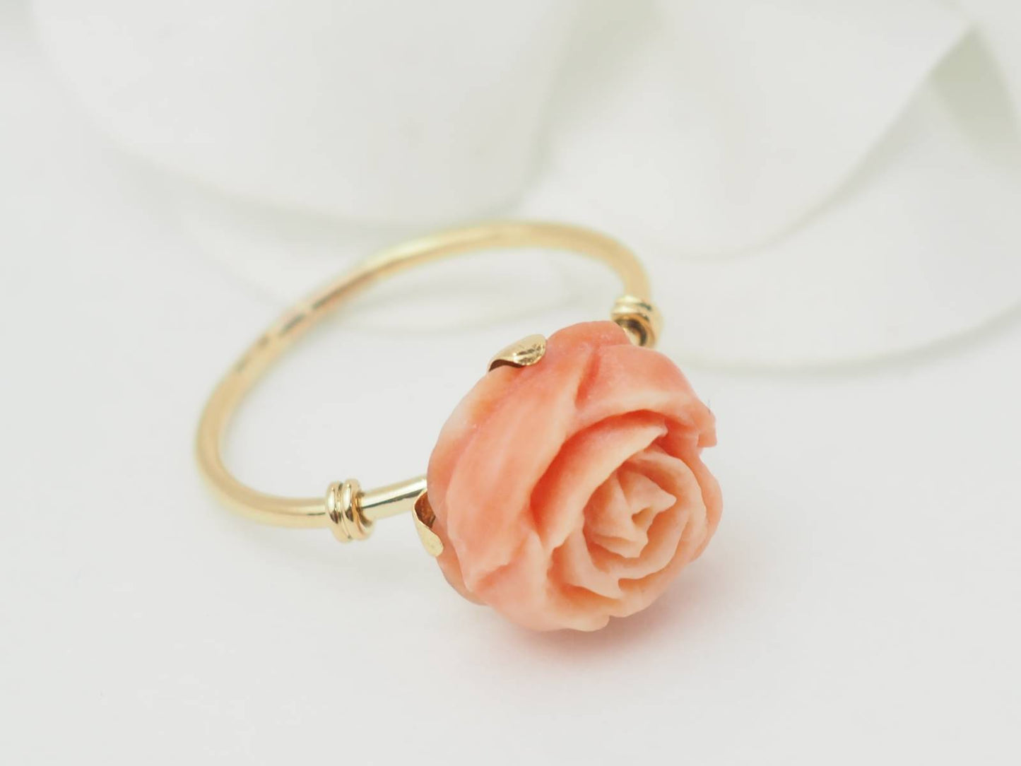 Bague Fleur en or jaune et corail