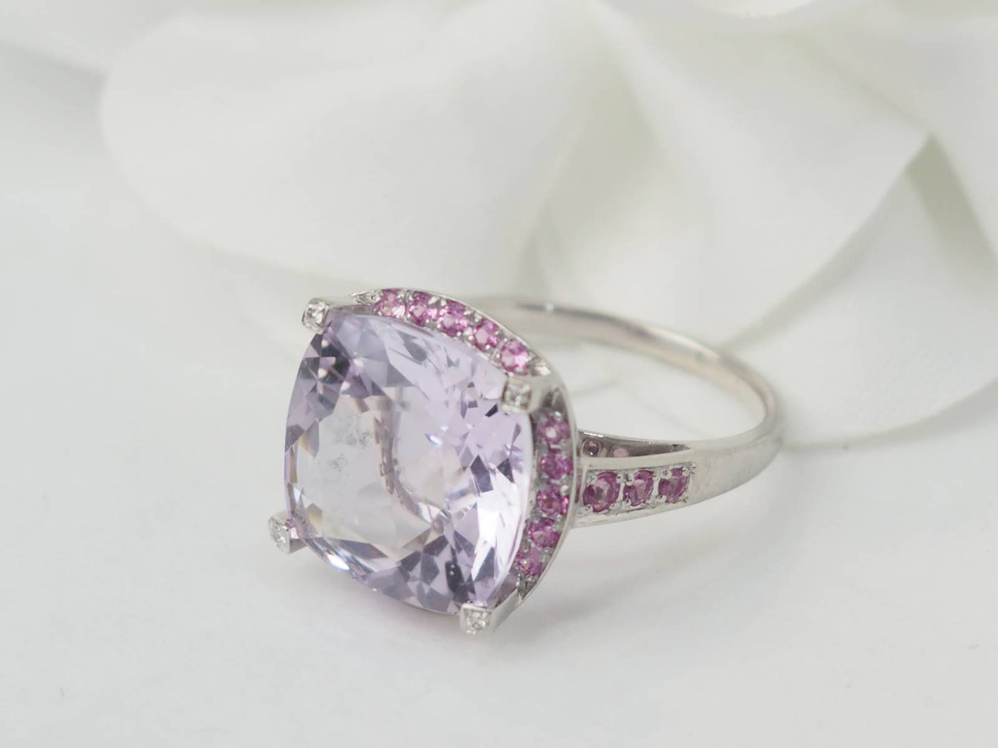 Bague Mauboussin "Couleur d'Amour" en or blanc et Améthyste