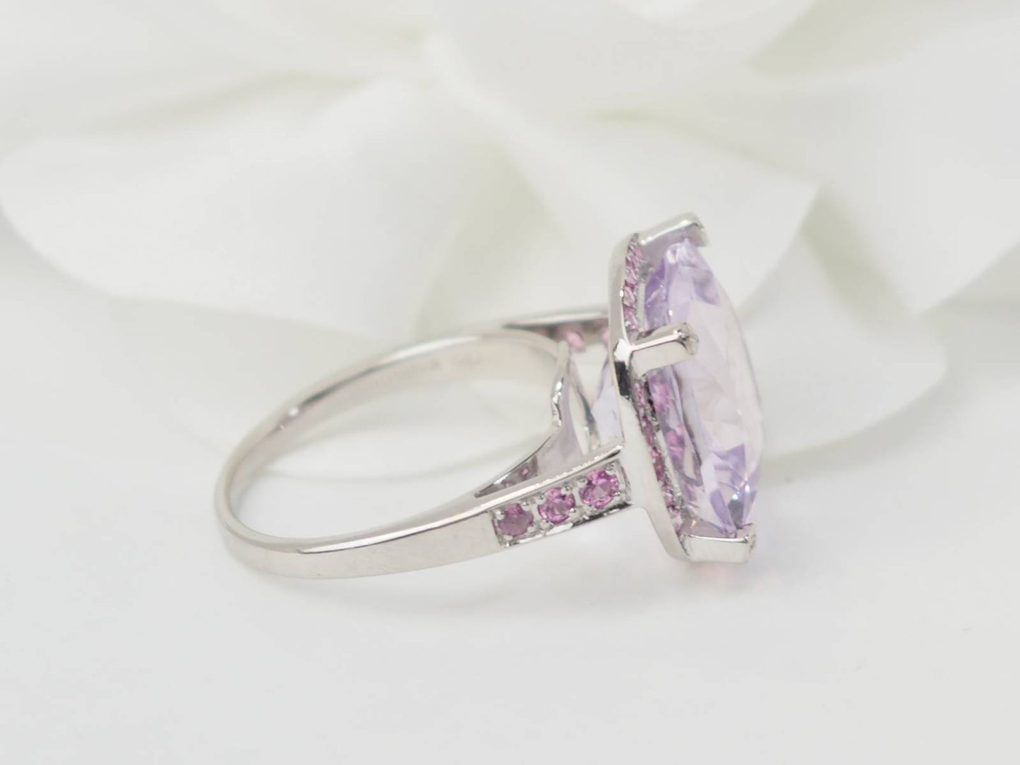 Bague Mauboussin "Couleur d'Amour" en or blanc et Améthyste