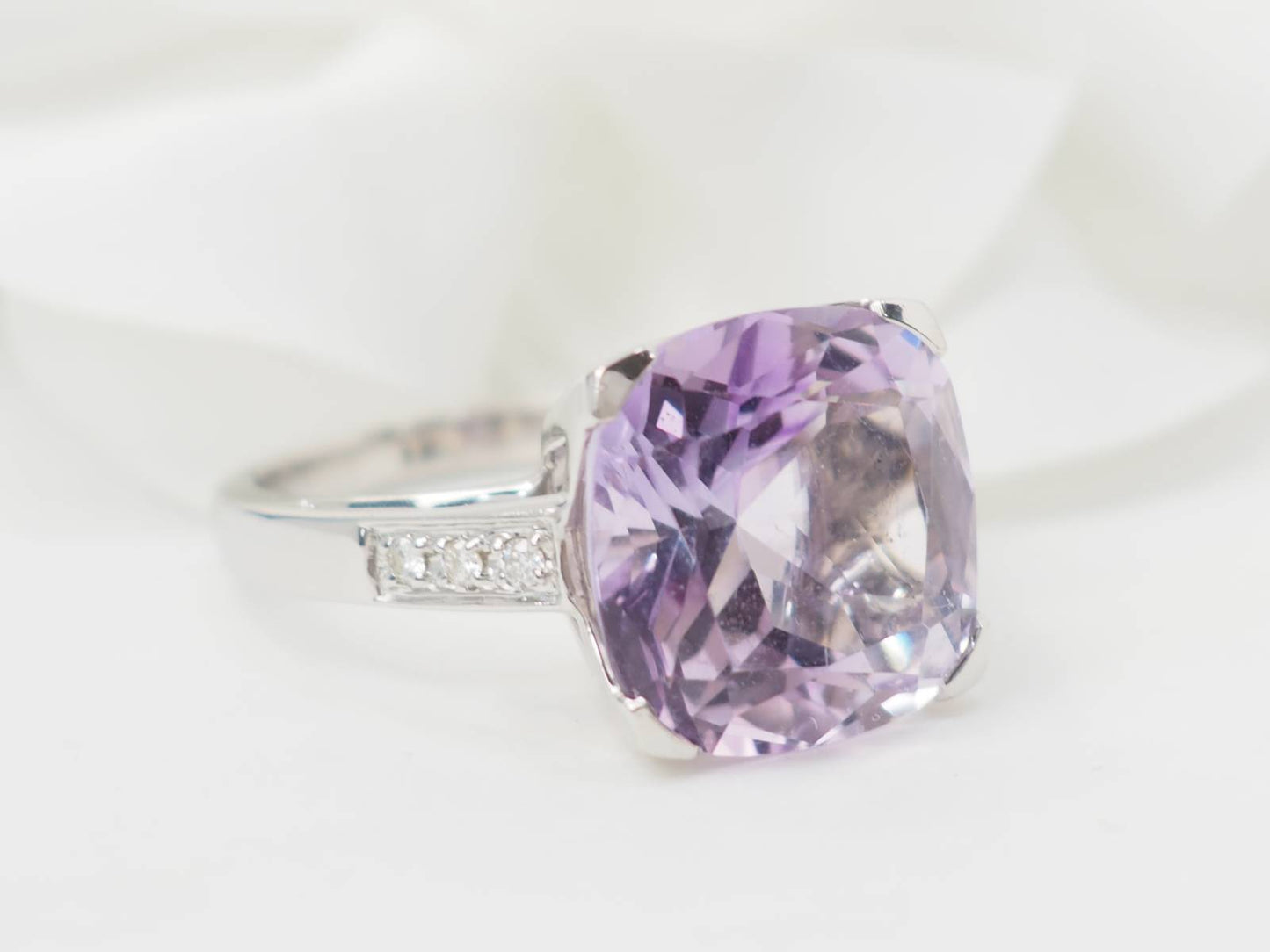 Bague Mauboussin "Gueule d'Amour" en or blanc et diamands