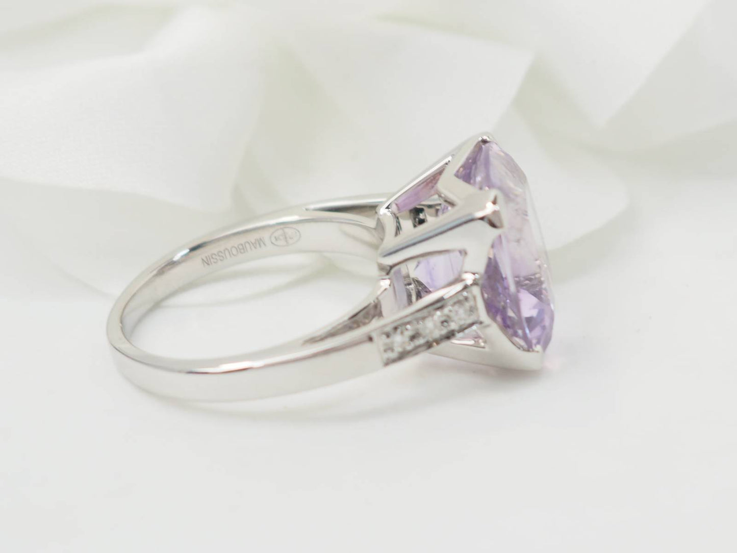 Bague Mauboussin "Gueule d'Amour" en or blanc et diamands