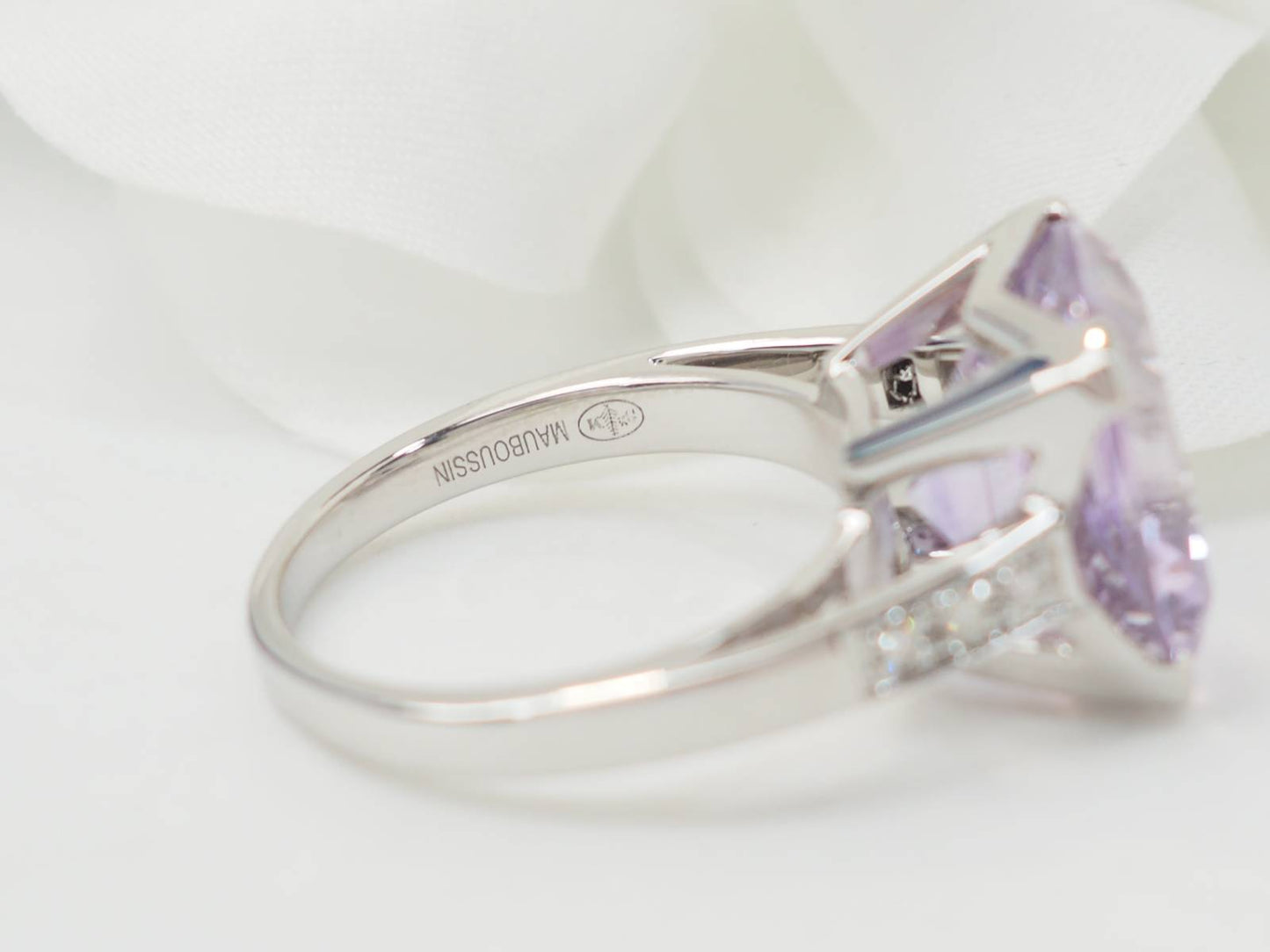 Bague Mauboussin "Gueule d'Amour" en or blanc et diamands