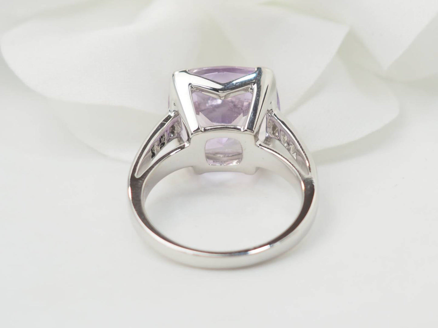 Bague Mauboussin "Gueule d'Amour" en or blanc et diamands