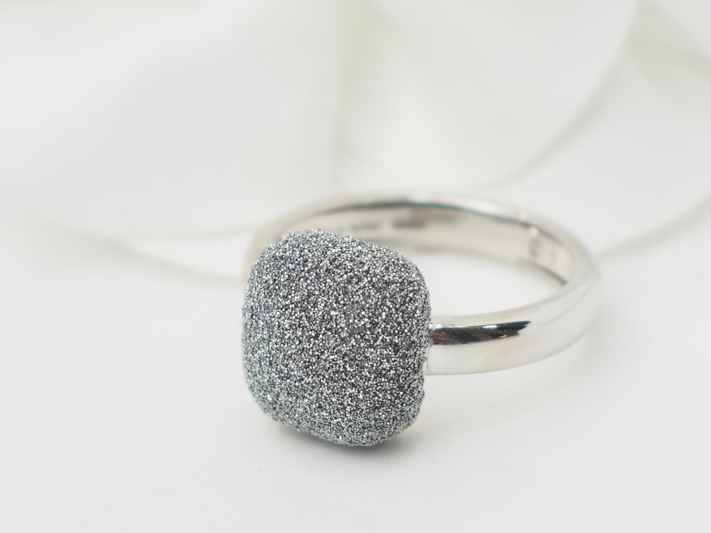 Bague Pesavento satinée en or blanc