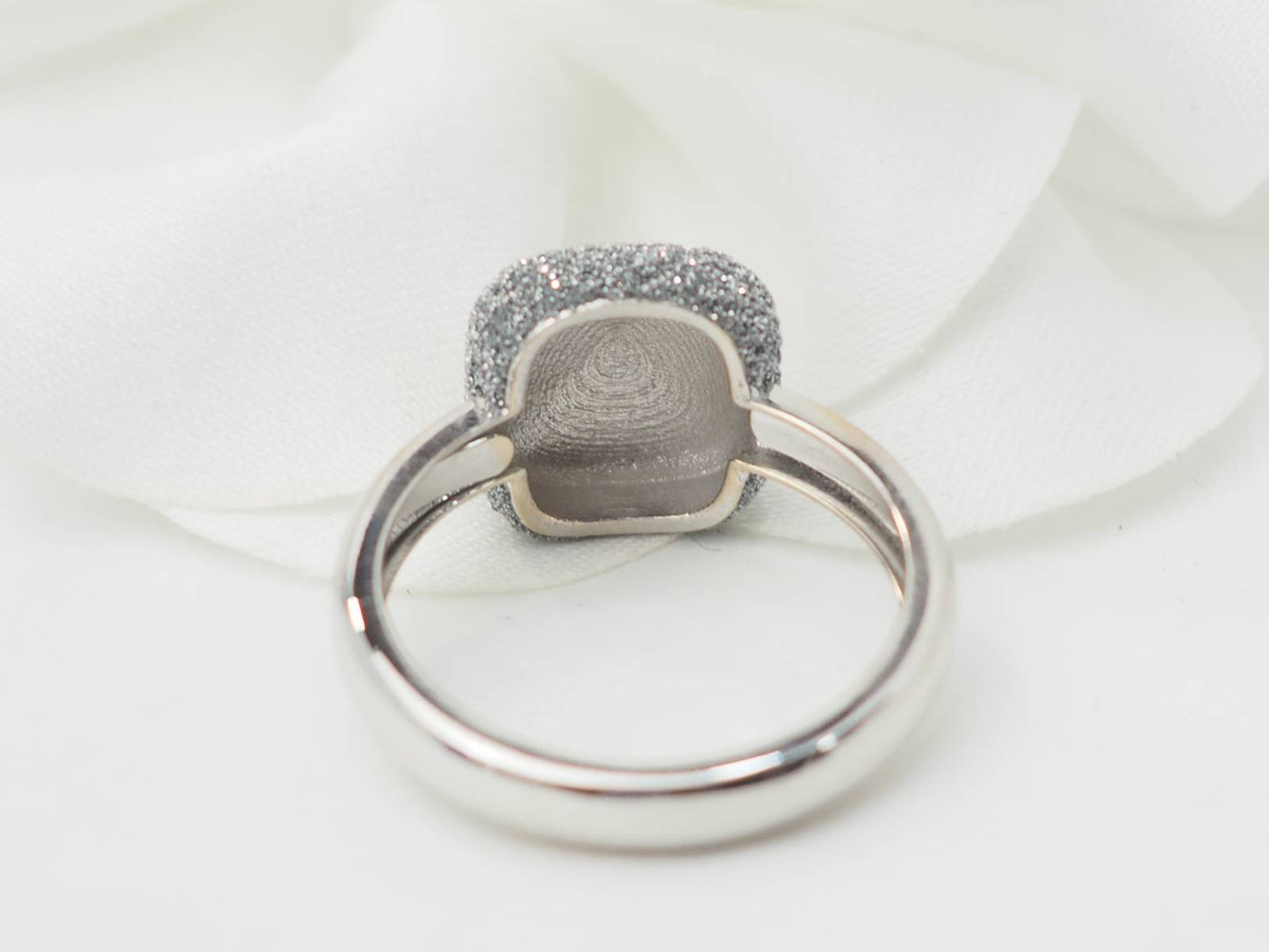 Bague Pesavento satinée en or blanc