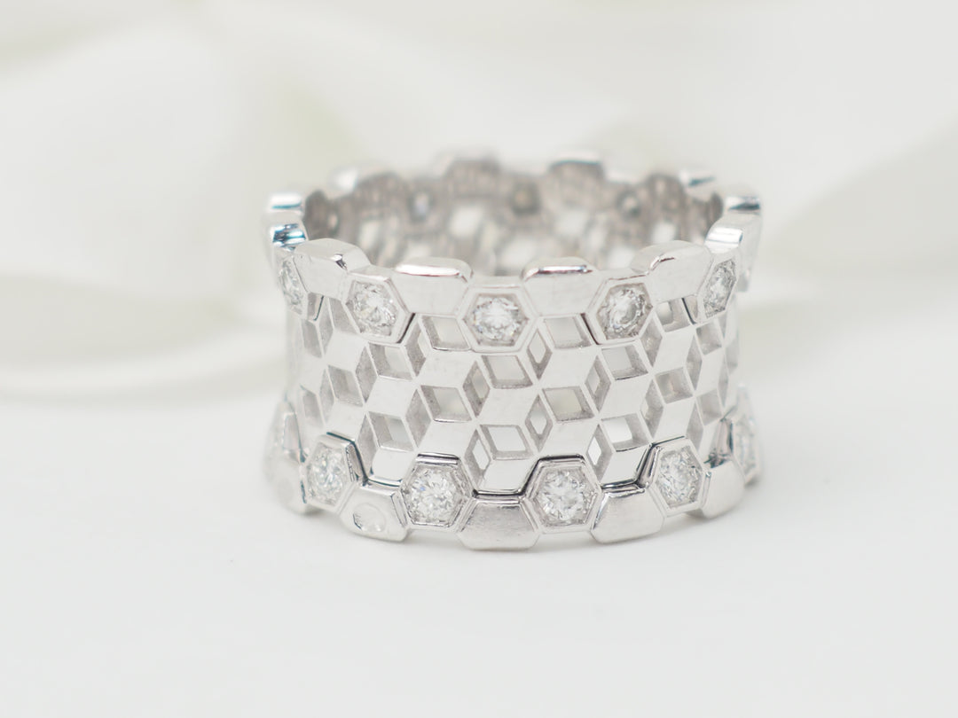 Bague ajourée en or blanc et diamants