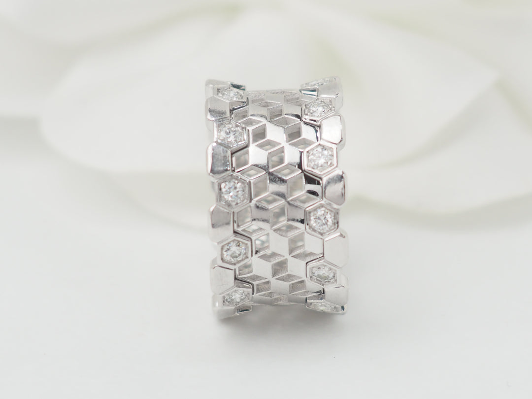 Bague ajourée en or blanc et diamants