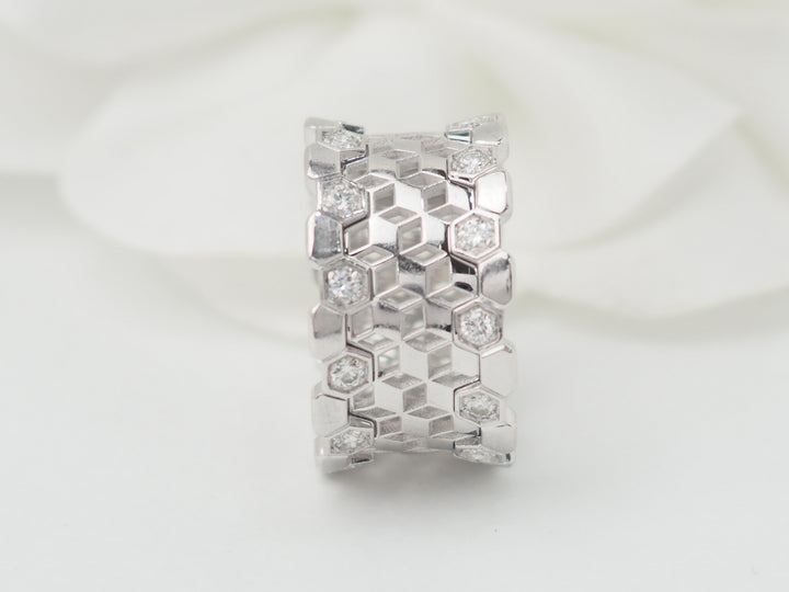 Bague ajourée en or blanc et diamants