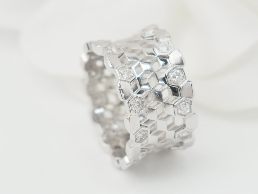 Bague ajourée en or blanc et diamants
