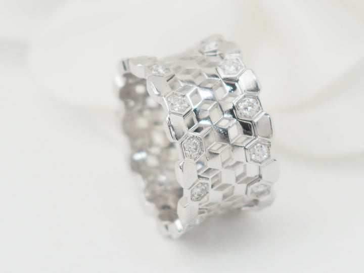 Bague ajourée en or blanc et diamants