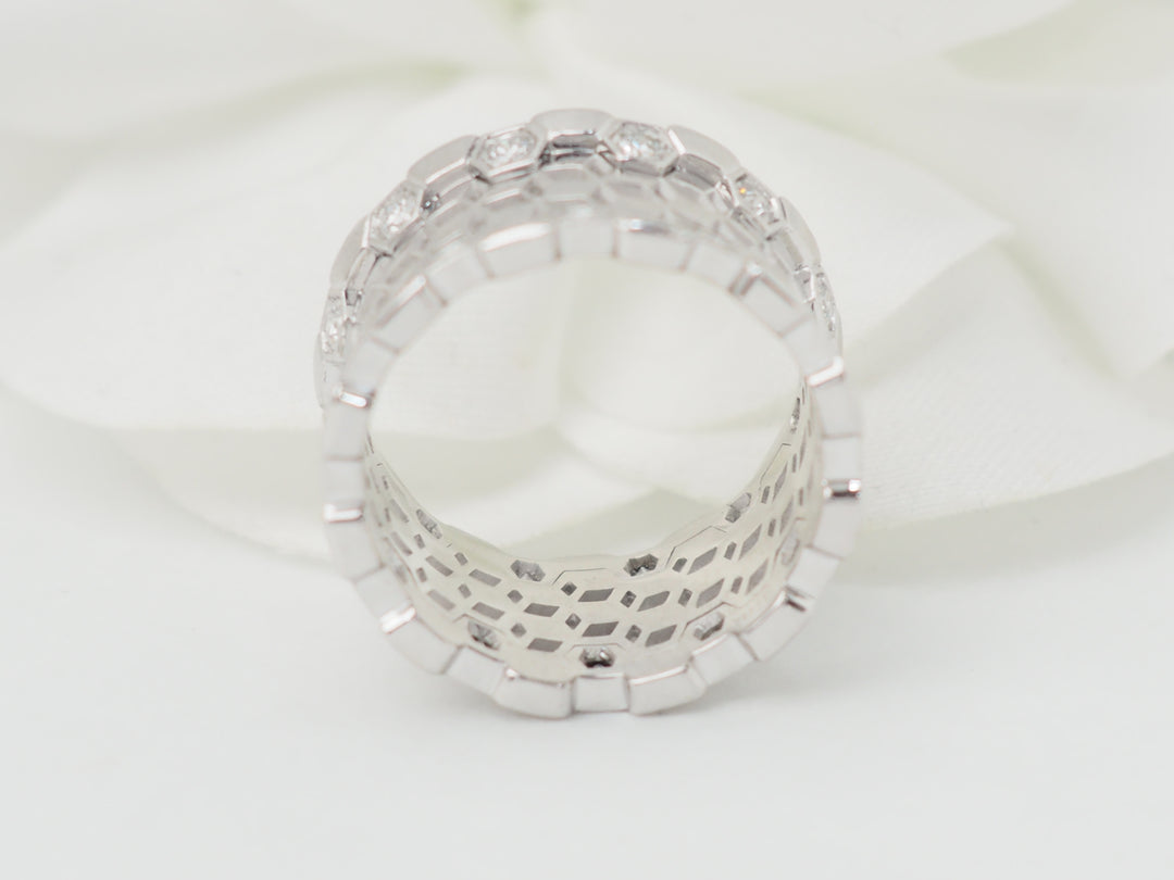 Bague ajourée en or blanc et diamants