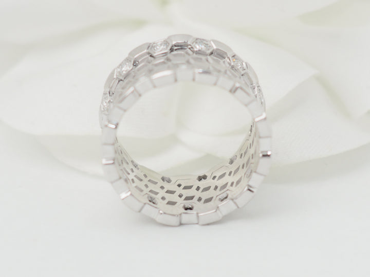 Bague ajourée en or blanc et diamants