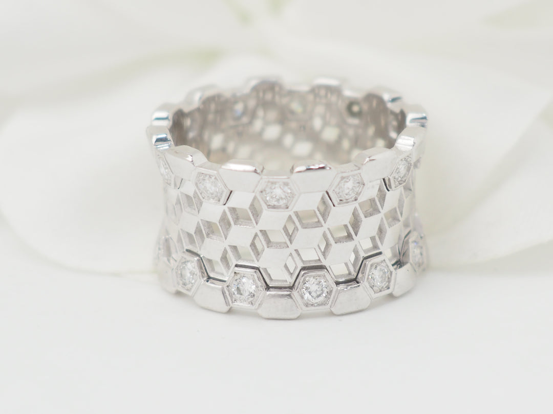 Bague ajourée en or blanc et diamants