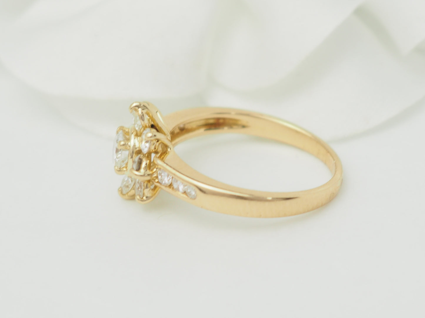 Bague marguerite en or jaune et diamants