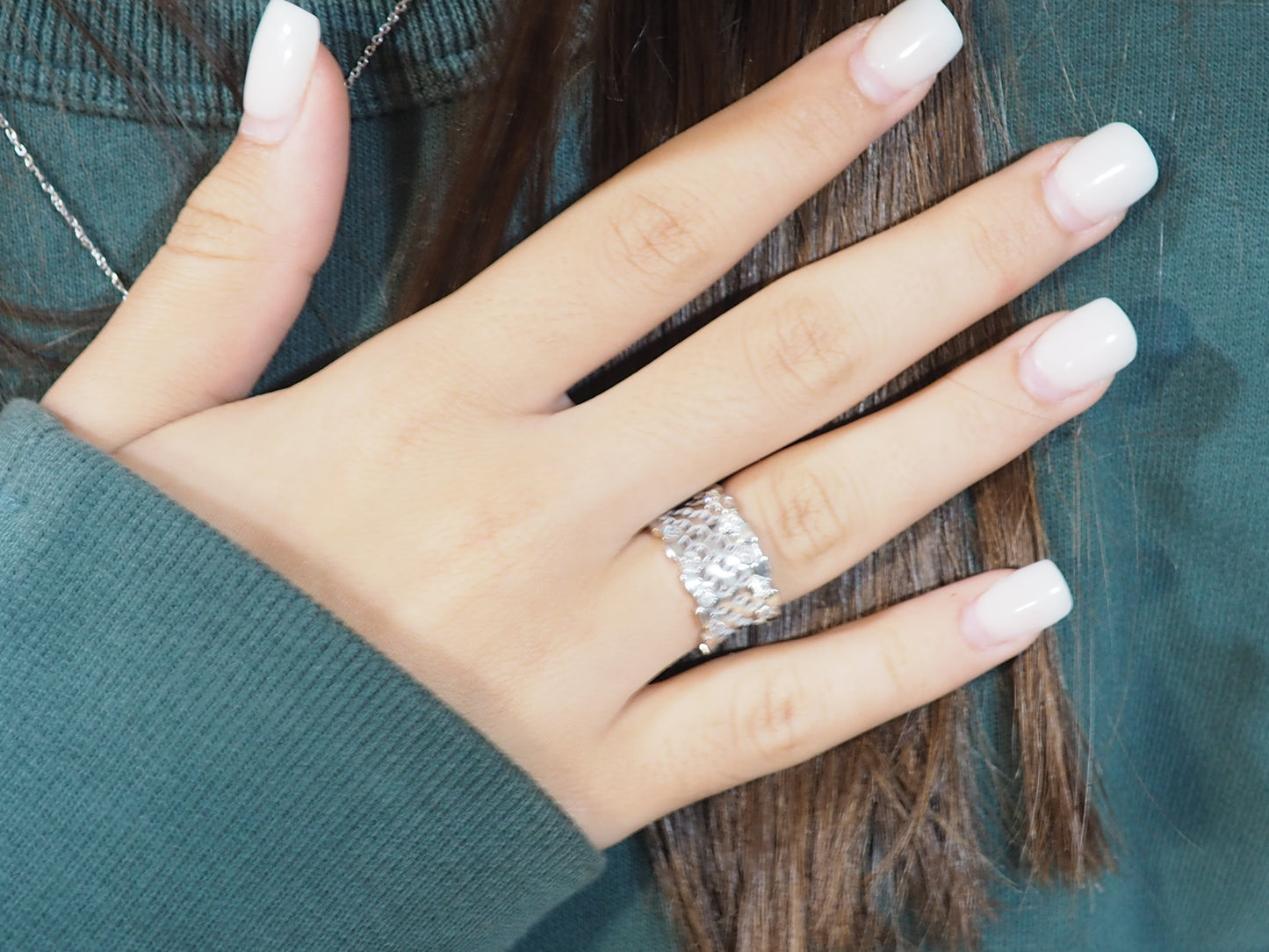 Bague ajourée en or blanc et diamants