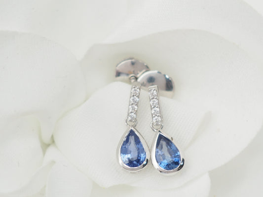 Pendants d'oreilles en or blanc, saphirs et diamants