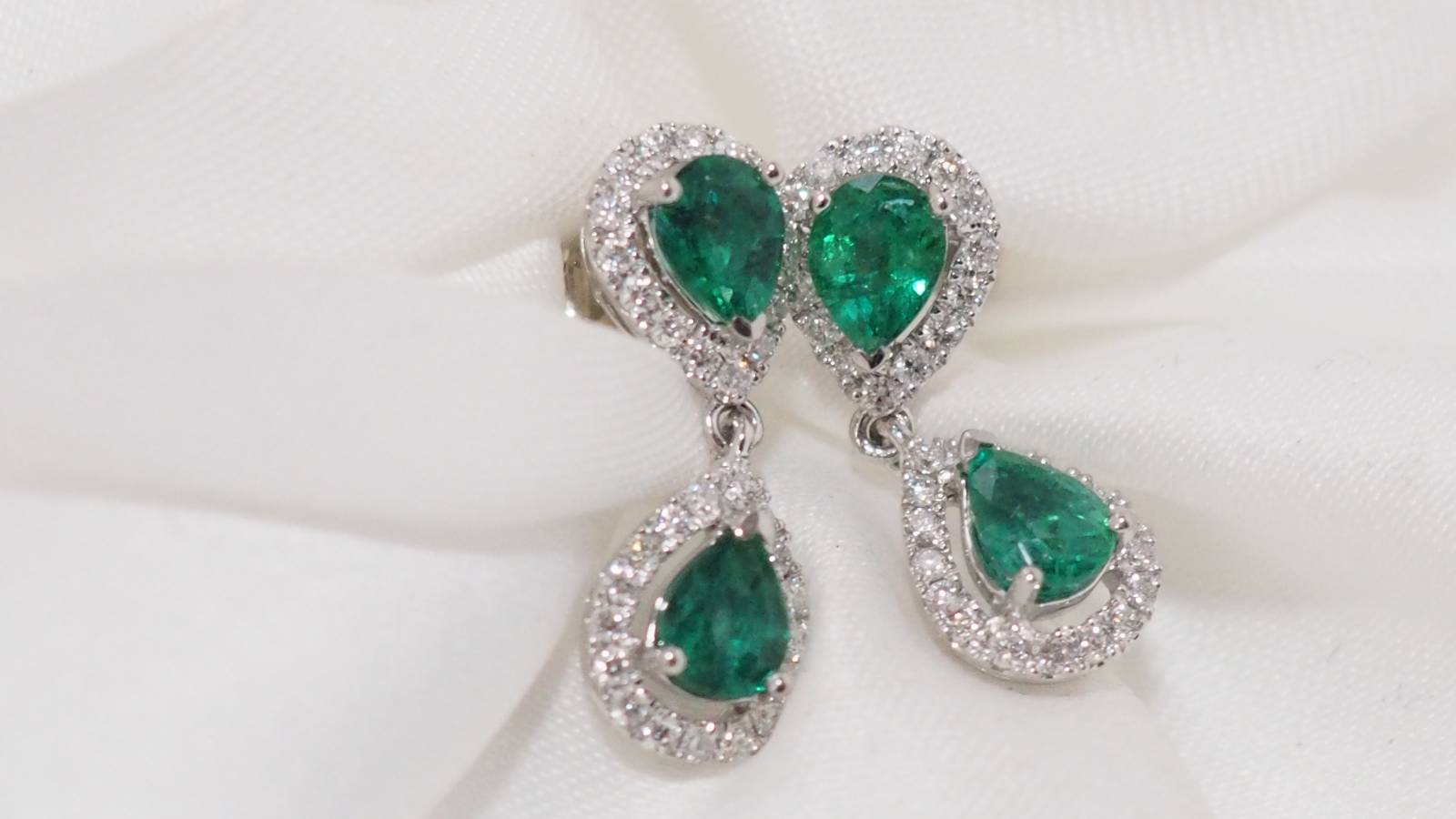 acheter boucles d'oreilles ornées d'émeraudes ovale et diamants en vente près d'Aix en Provence