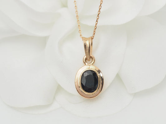 Collier pendentif en or rose et saphir