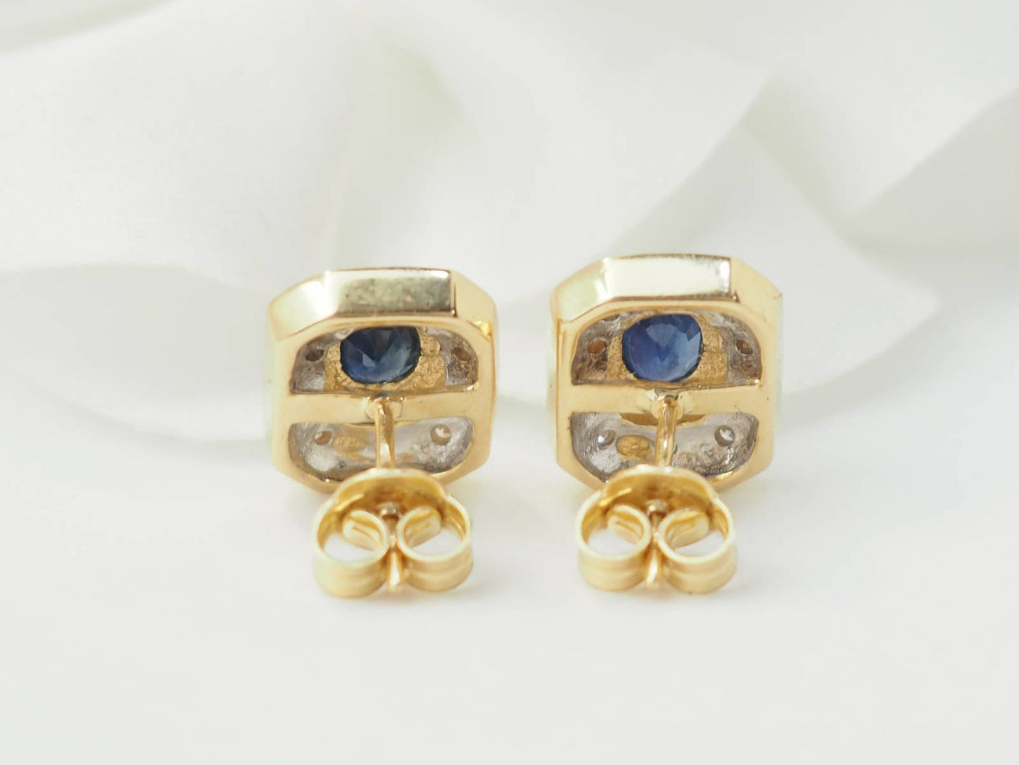 Boucles d'oreilles en or jaune, saphirs et diamants