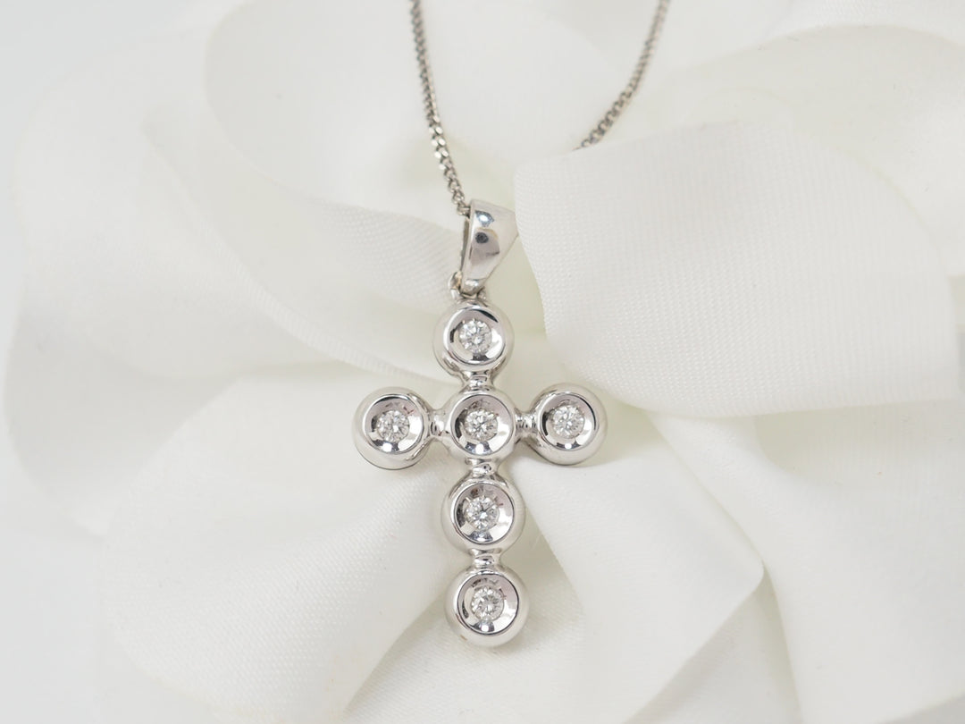 collier croix en or blanc et diamants
