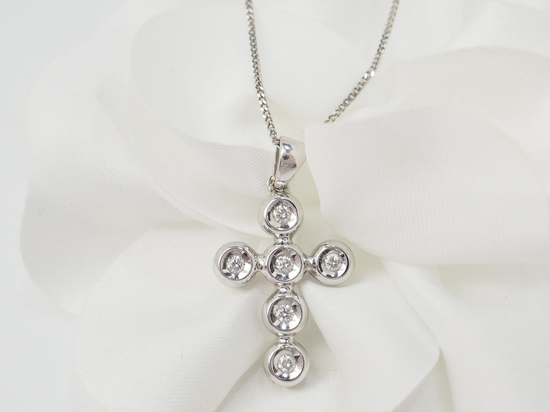 collier croix en or blanc et diamants