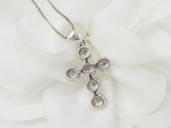 collier croix en or blanc et diamants