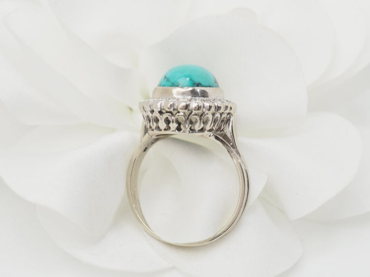 Bague pompadour en or blanc, diamants et Turquoise en cabochon