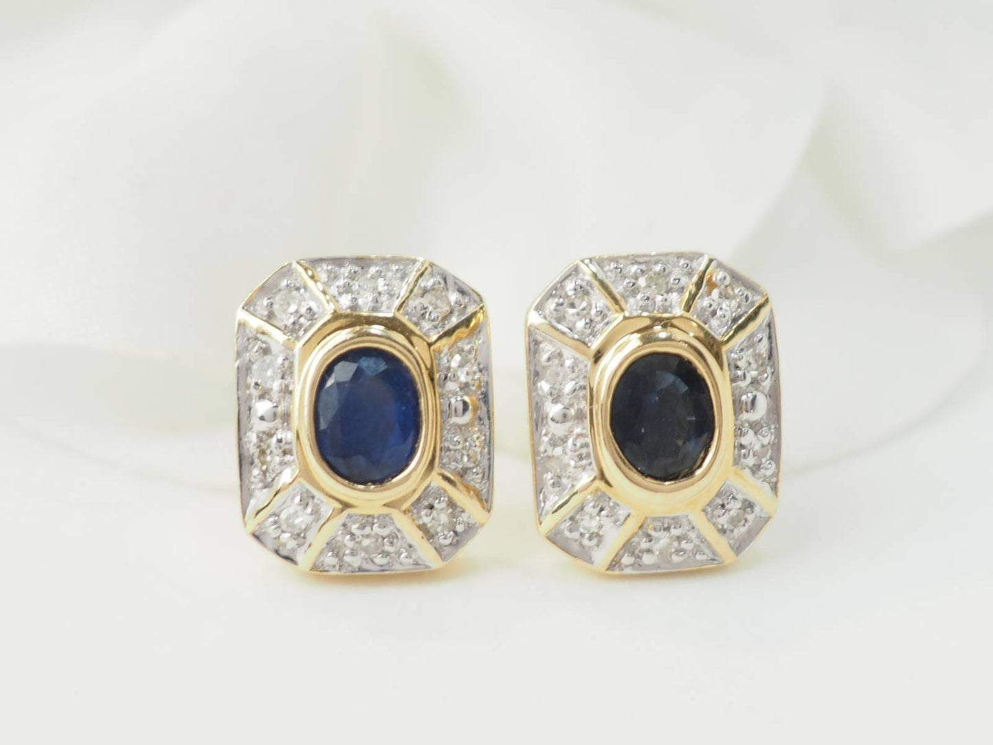 Boucles d'oreilles en or jaune, saphirs et diamants