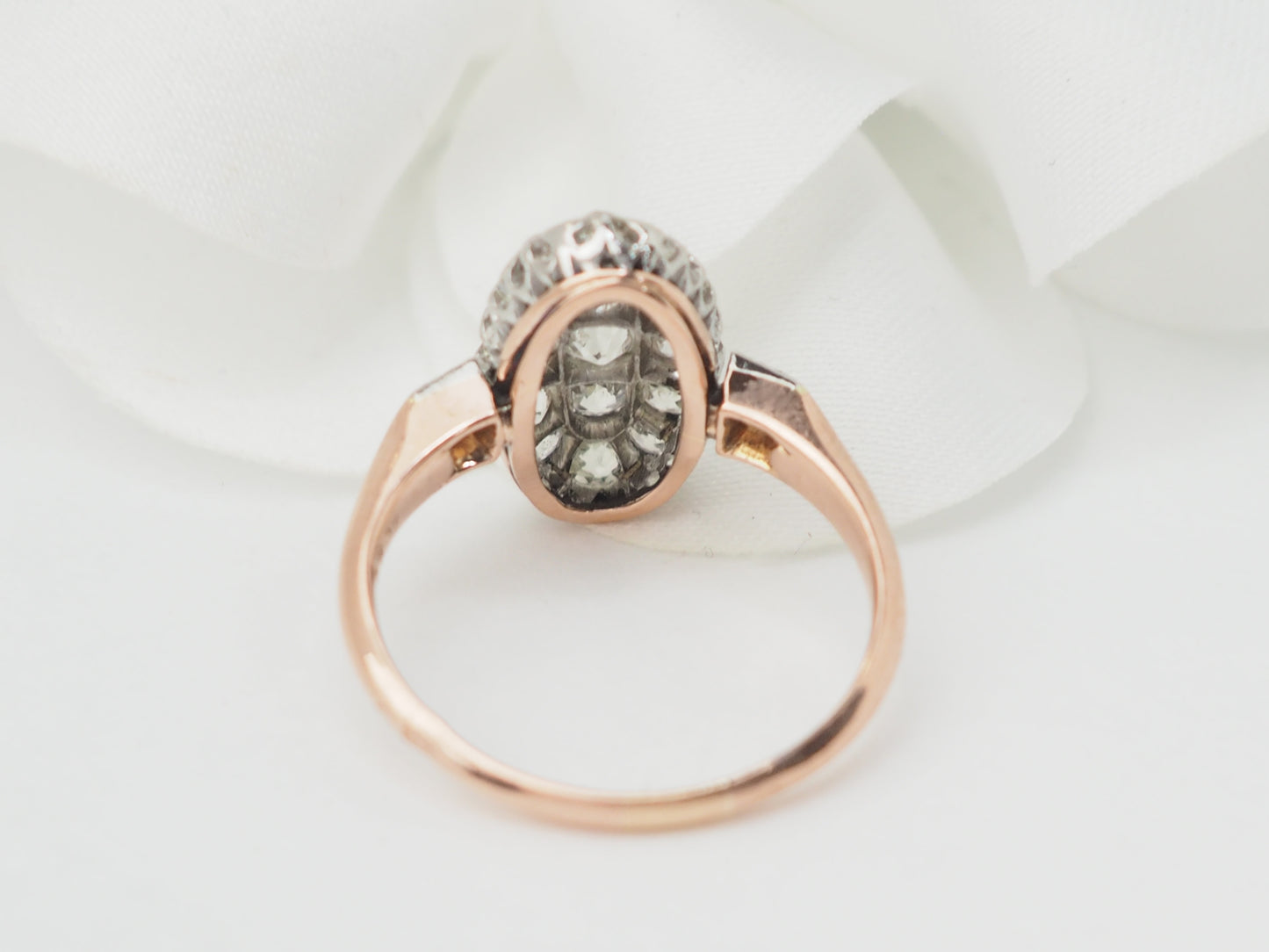 Bague ancienne pavée de diamants en or rose et platine