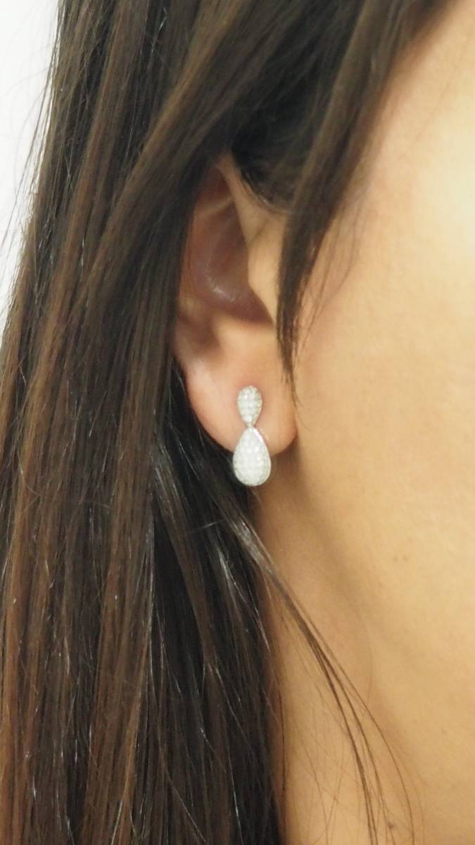 Boucles d'oreilles en or blanc et diamants  