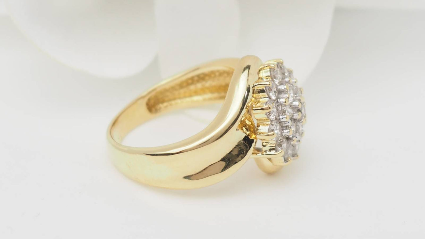 Bague pavée en or jaune et diamants