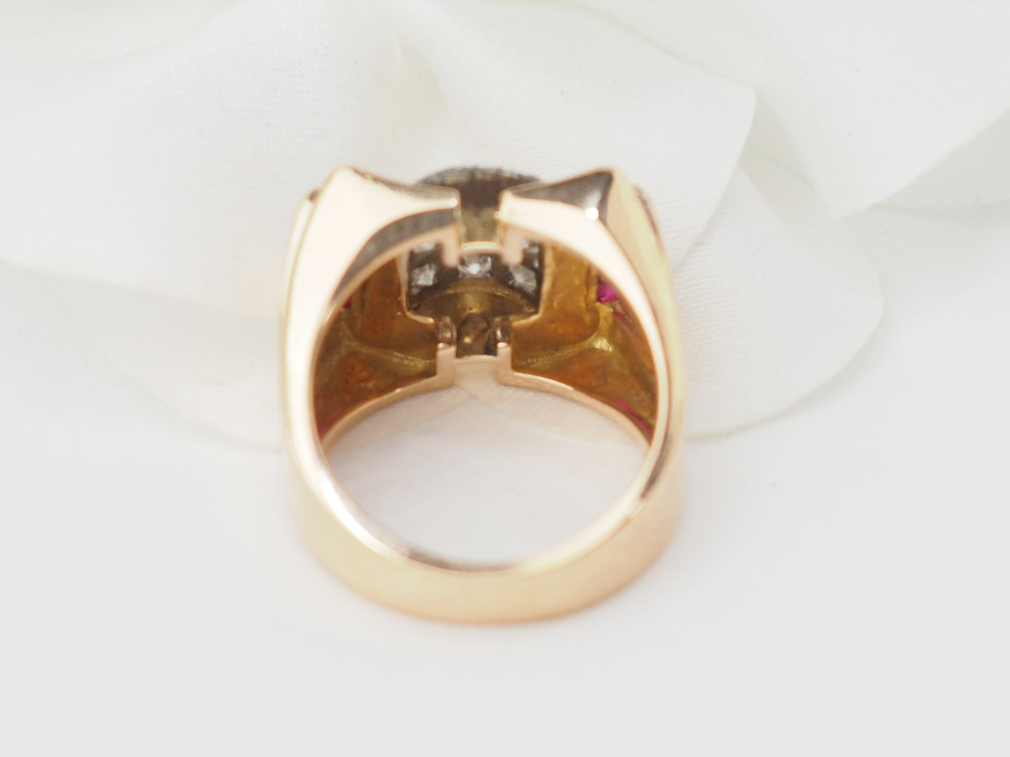 Bague Tank en or rose, rubis et diamants