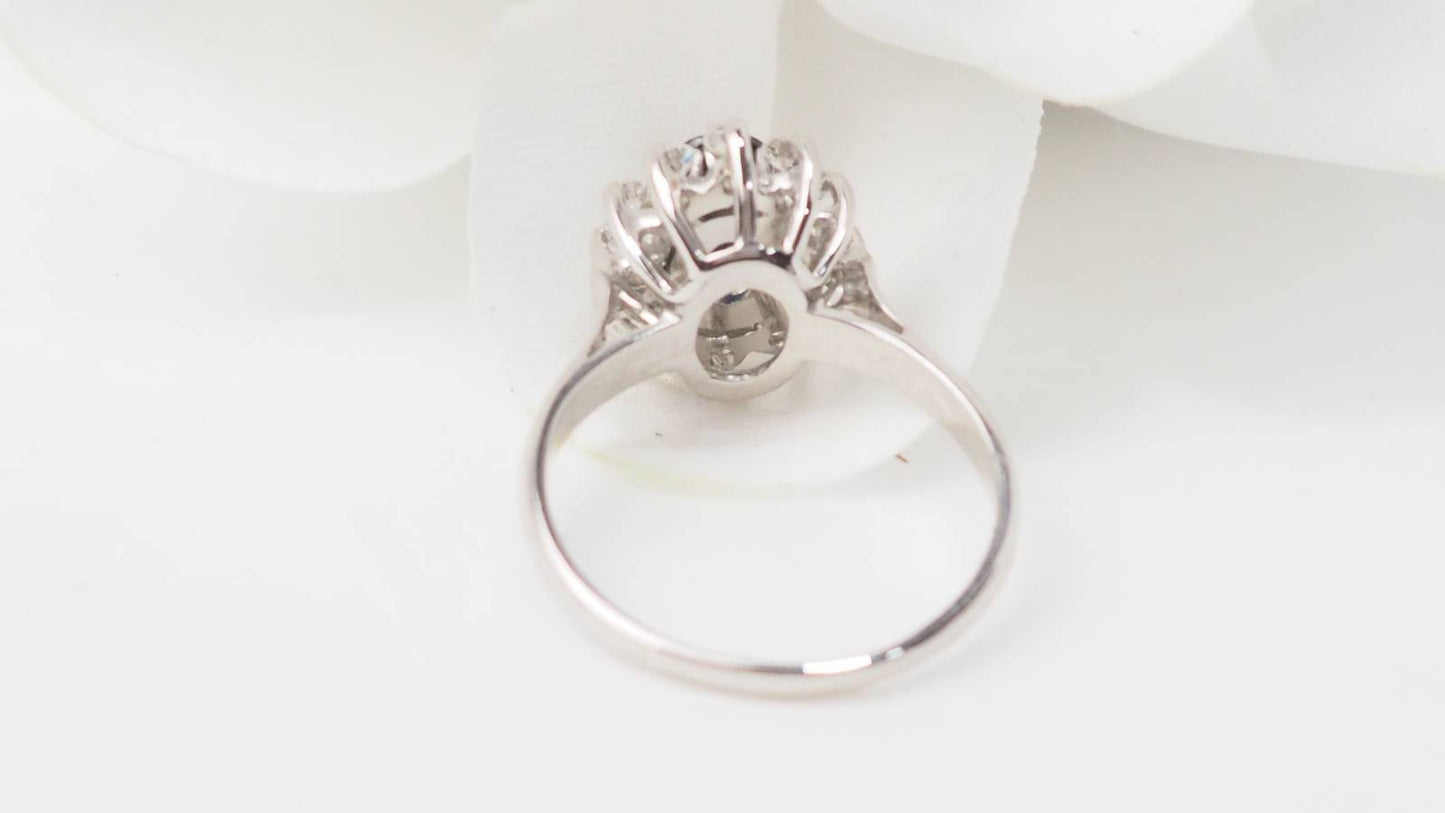 Bague marguerite en or blanc, saphir et diamants