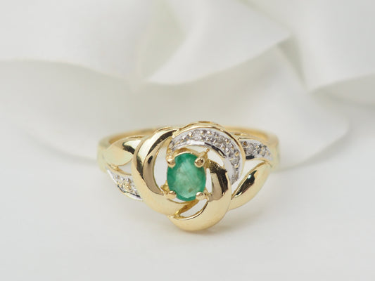 Bague vintage en or jaune, émeraude et diamants